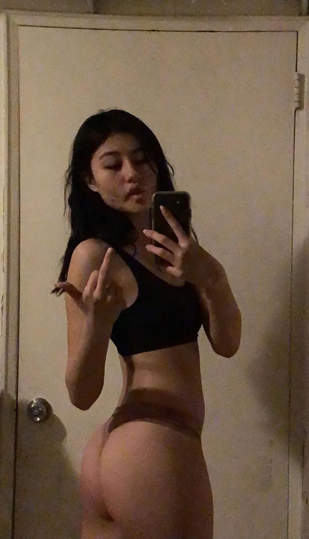 Violetsw0rld Black Bra Mirror Selfie OnlyFans Photo Leaked