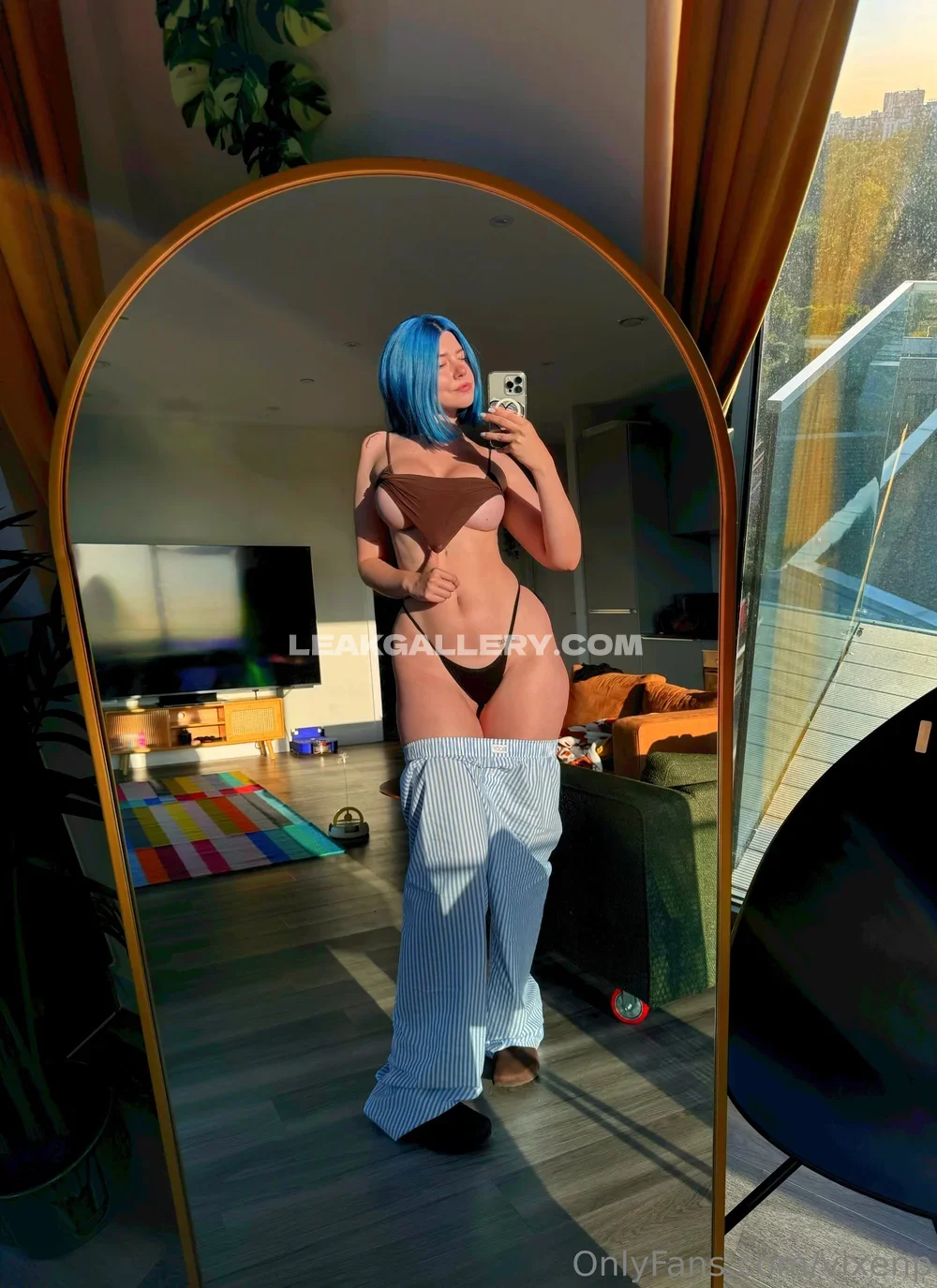 Vixenp Mirror Selfie In Underwear OnlyFans Photo Leaked