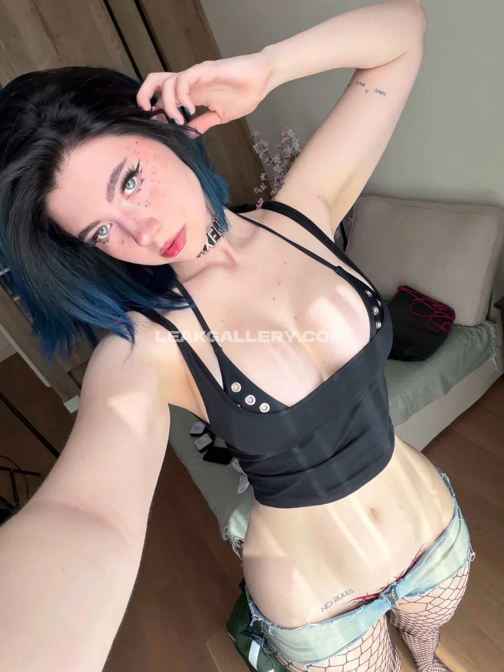 Vixenp Black Bra Selfie Pose OnlyFans Photo Leaked