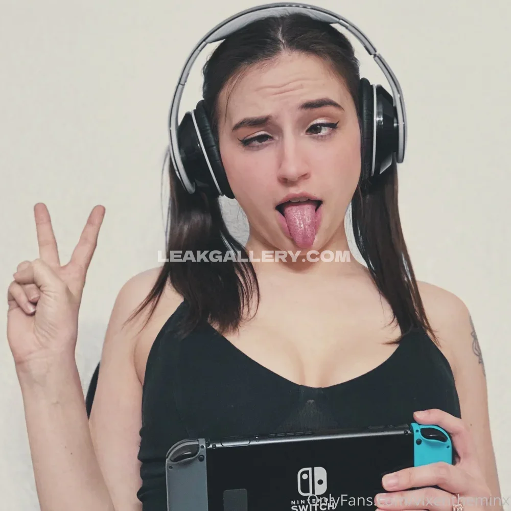 Vixentheminx Headphones And Nintendo Switch OnlyFans Photo Leaked