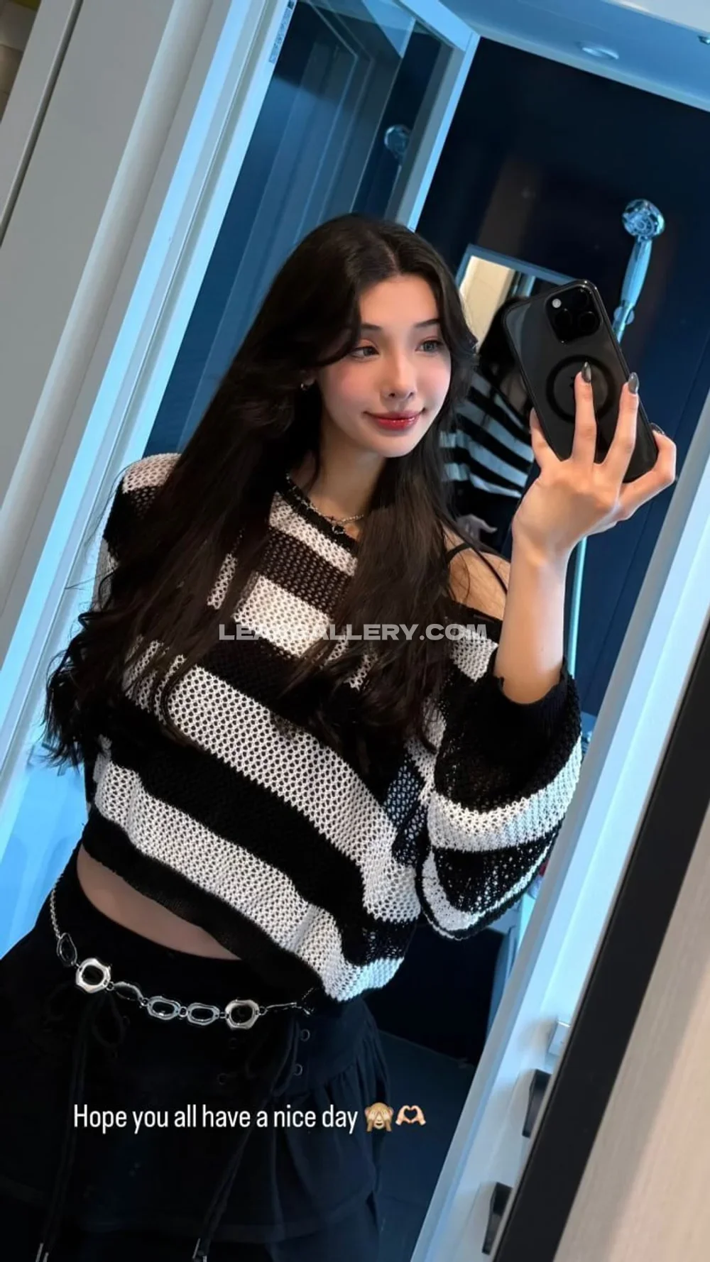 Voulezj Mirror Selfie In Striped Top OnlyFans Photo Leaked