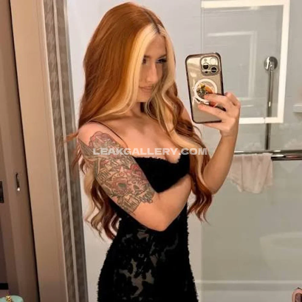 Voxy Tattooed Arm Mirror Selfie OnlyFans Photo Leaked