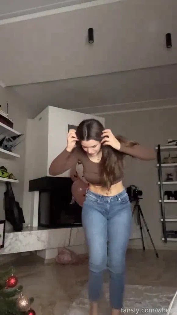 Wbery Jeans And Crop Top Dance OnlyFans Video Leaked