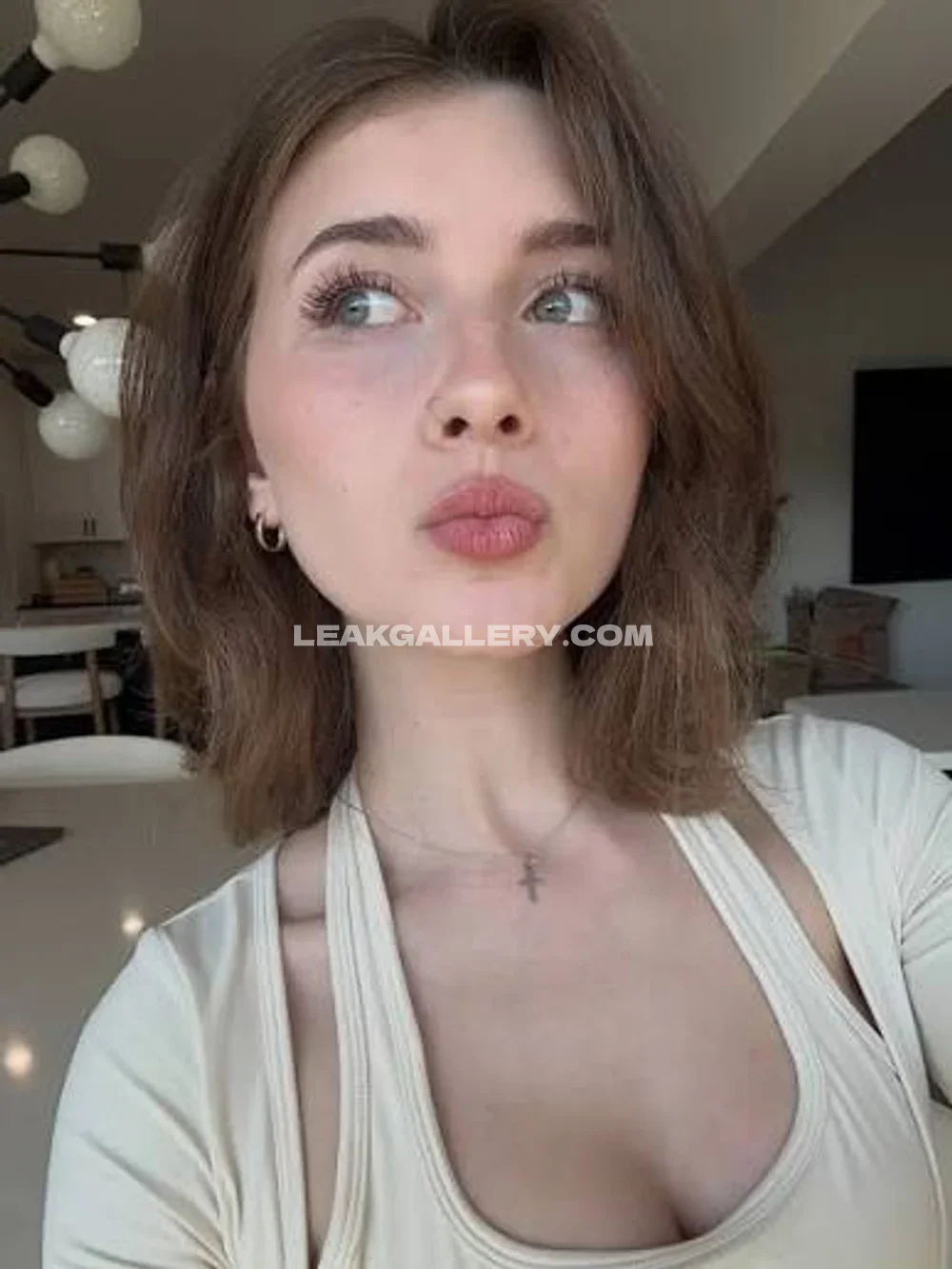 Willow_jc Close Up Pout Pose OnlyFans Photo Leaked
