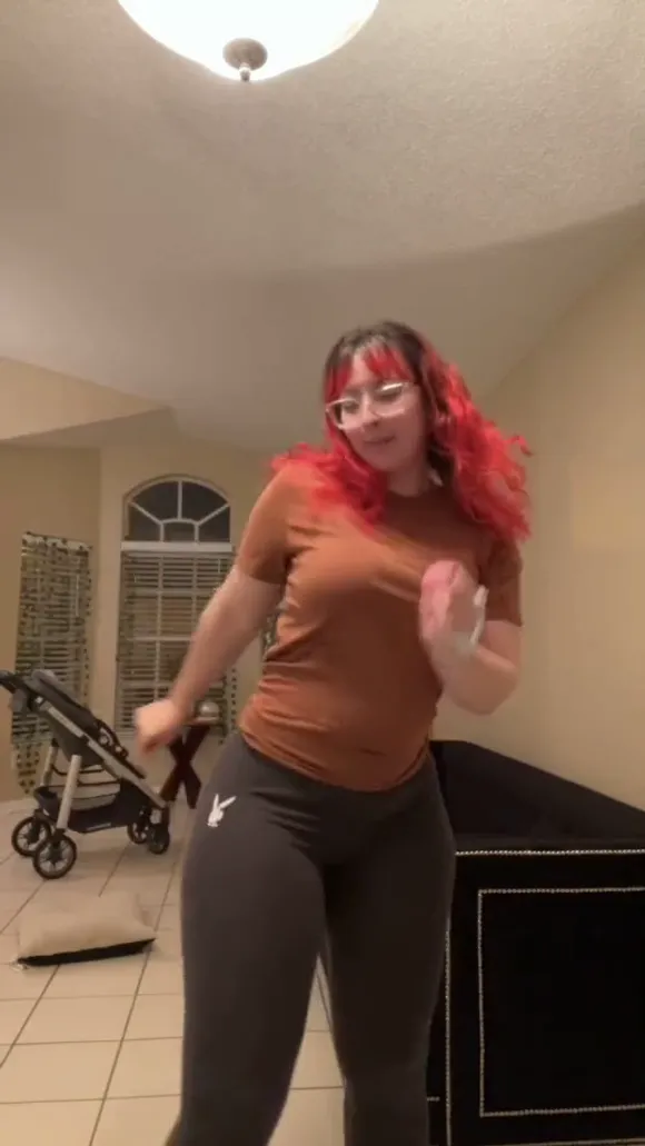 Woesenpai Red Hair Dance Pose OnlyFans Video Leaked