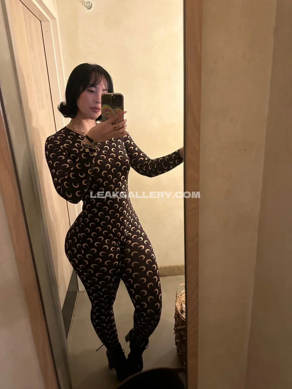 Woesenpai Mirror Selfie In Bodysuit OnlyFans Photo Leaked