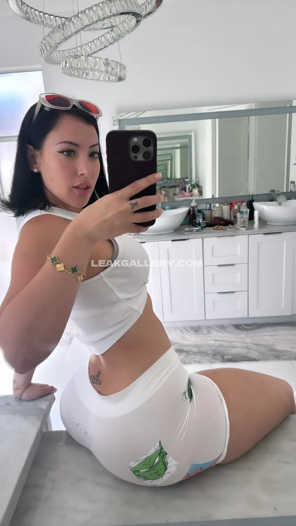 Woesenpai White Crop Top Selfie OnlyFans Photo Leaked