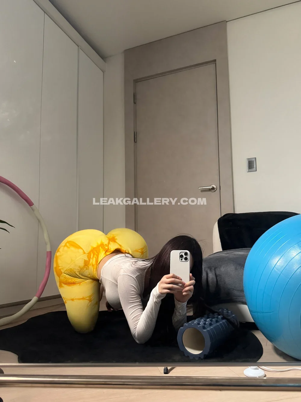 Xxapple Yellow Leggings Ass Pose OnlyFans Photo Leaked