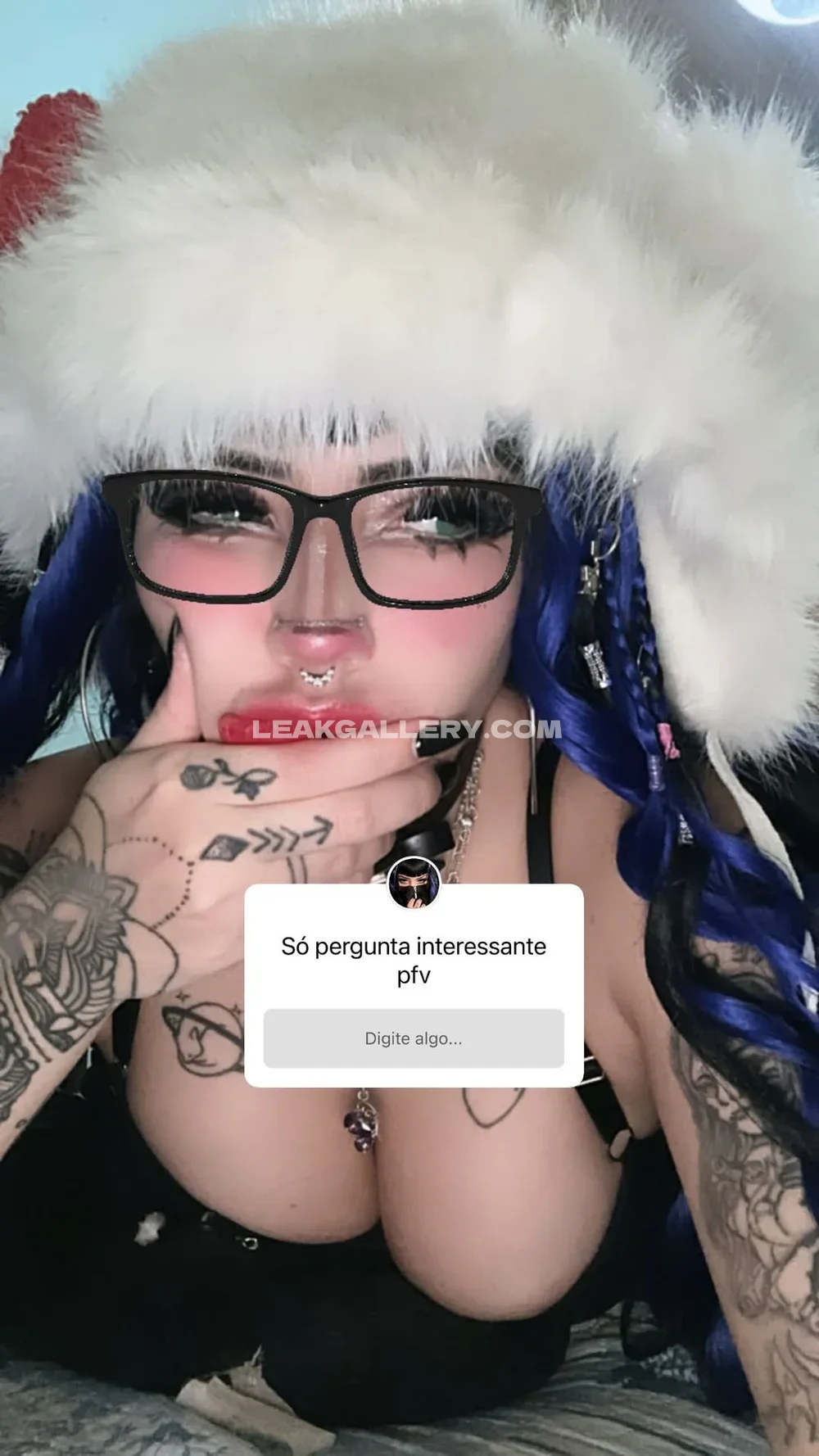 Yasmim_cat Tattooed Hands Covering Mouth OnlyFans Photo Leaked
