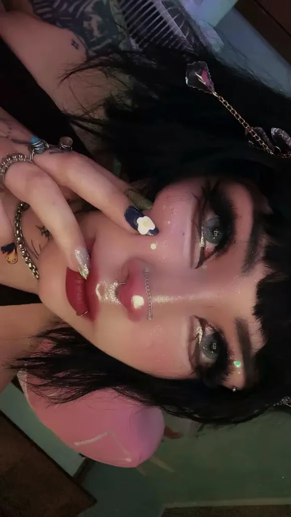 Yasmim_cat Glittery Face Close Up OnlyFans Video Leaked