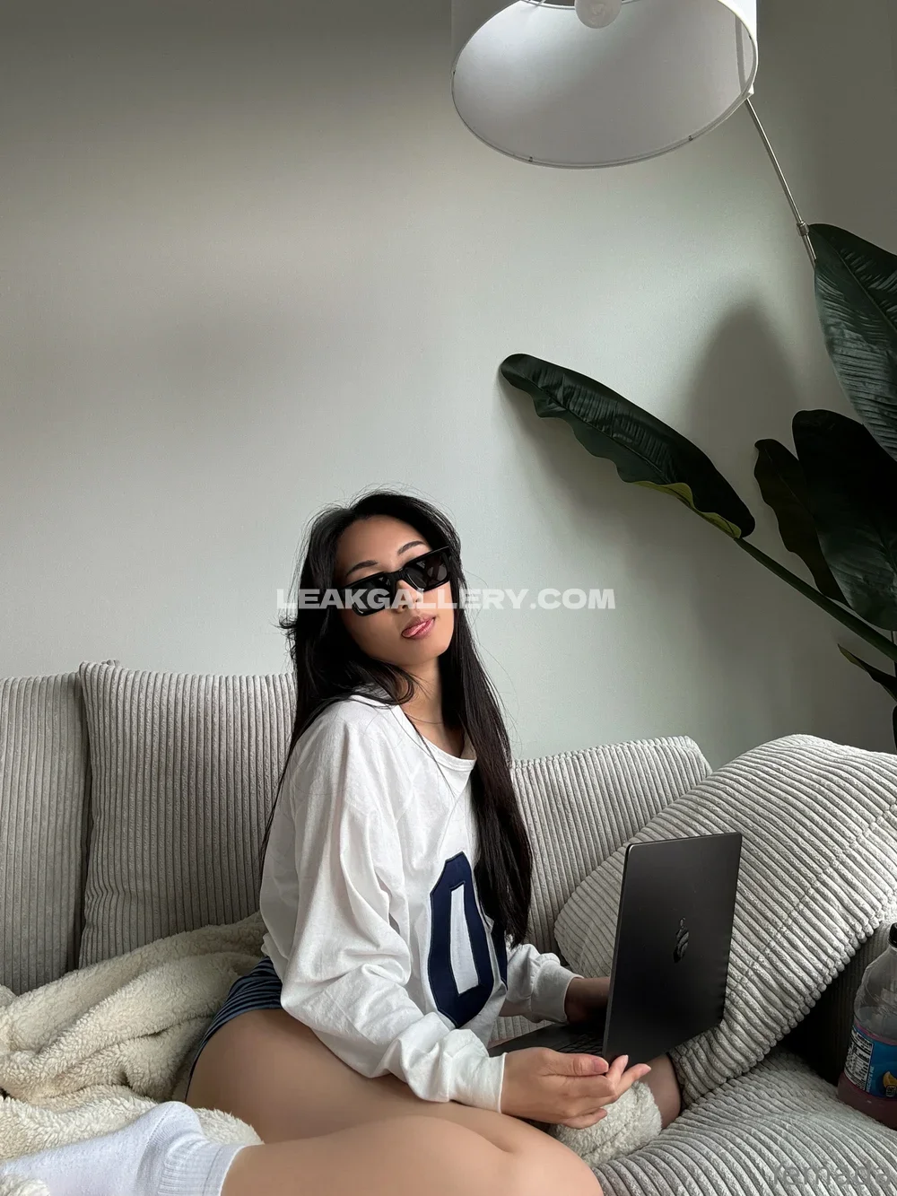 Yemada Sunglasses Laptop Lounge OnlyFans Photo Leaked