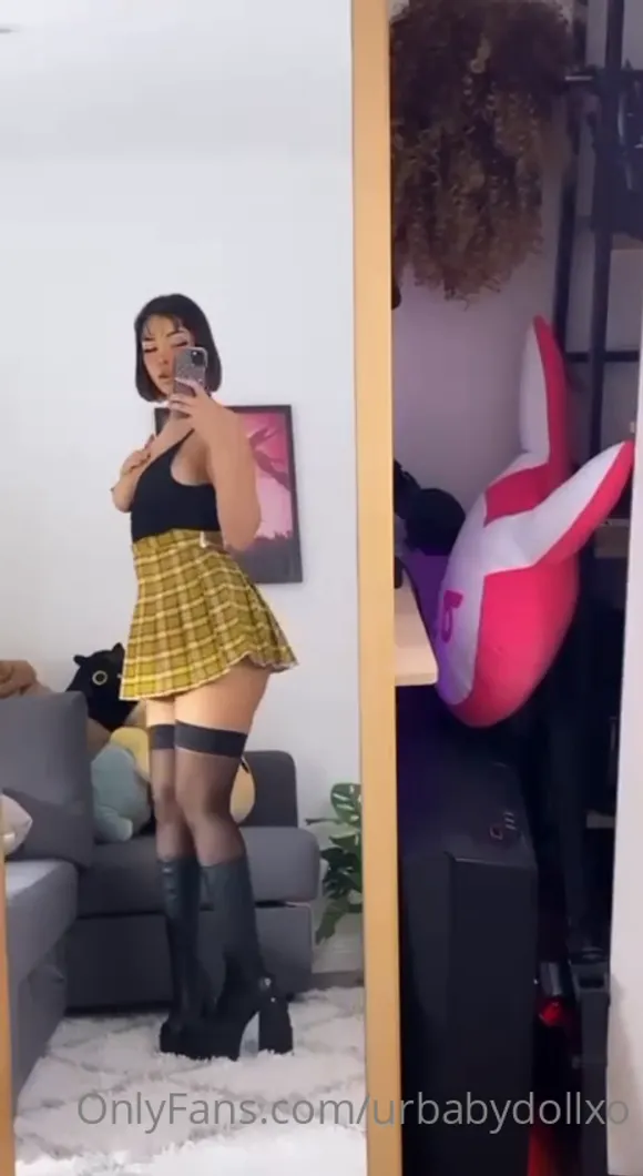 Yourbabydollxo Plaid Skirt Selfie Pose OnlyFans Video Leaked