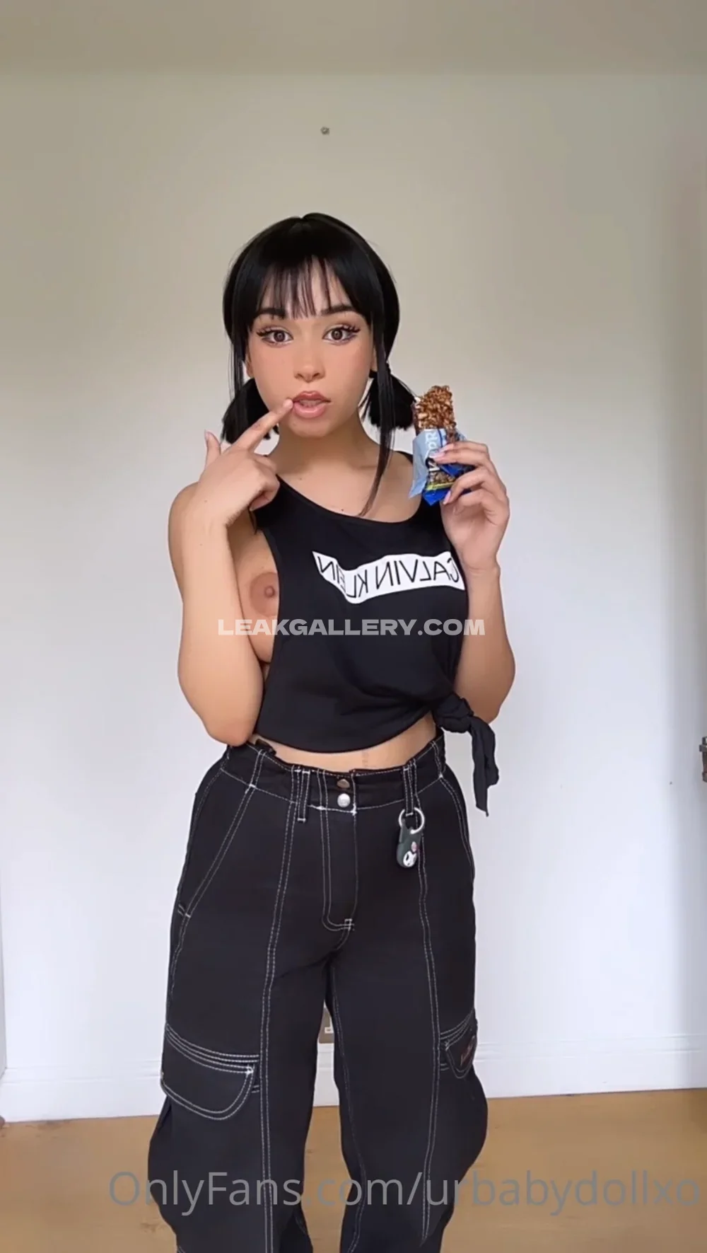 Yourbabydollxo Topless Crop Top Pose OnlyFans Photo Leaked