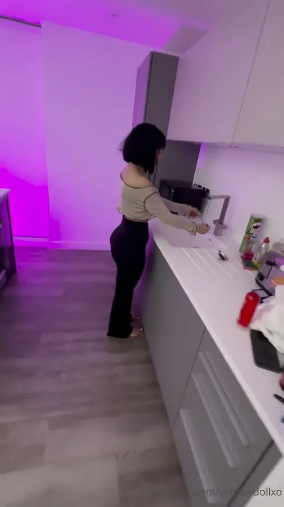 Yourbabydollxo Kitchen Sink Tease OnlyFans Video Leaked