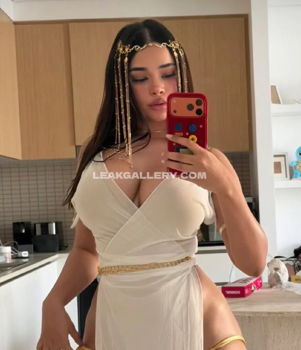 Yourbabydollxo White Gown Mirror Selfie OnlyFans Photo Leaked