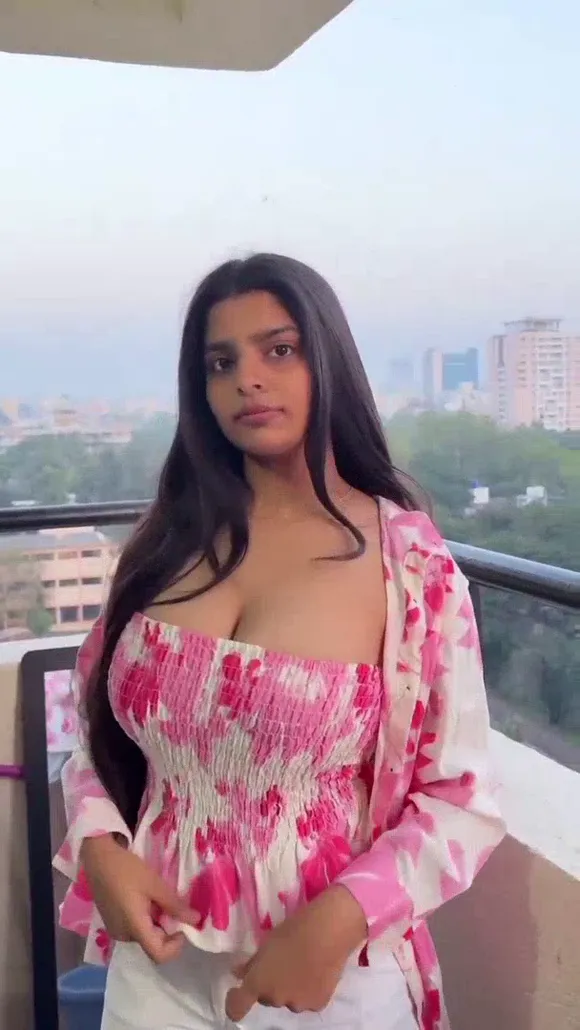 Yourstrulyanushkaa Pink Floral Top Tease OnlyFans Video Leaked