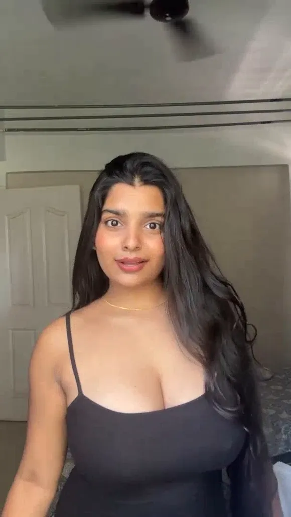 Yourstrulyanushkaa Black Spaghetti Strap Top OnlyFans Video Leaked