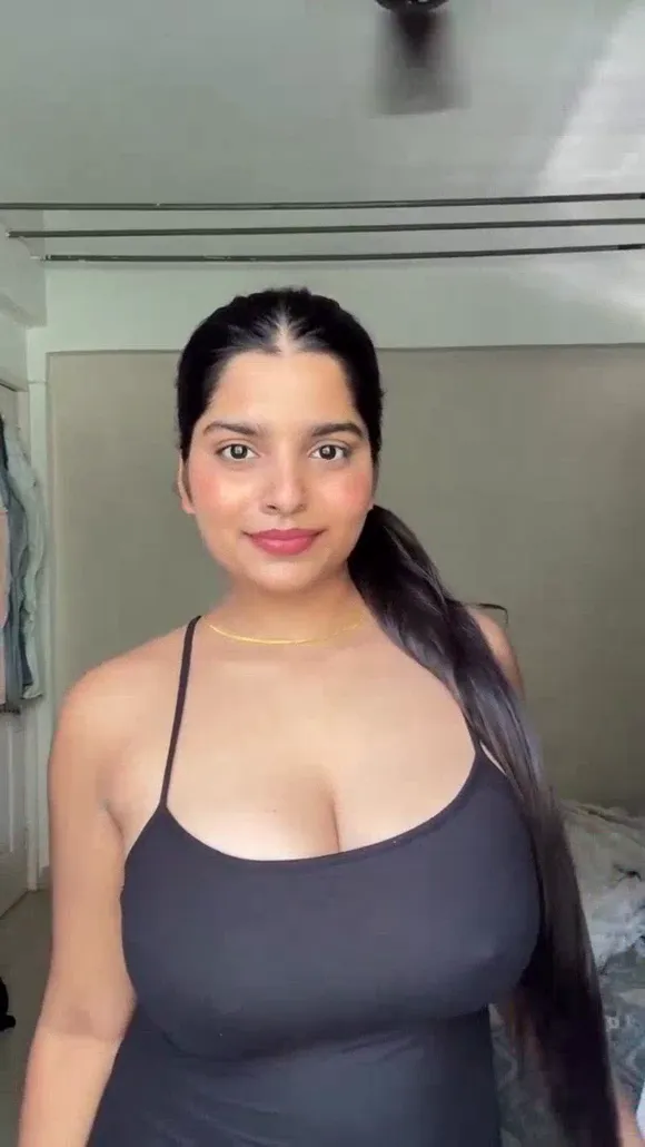 Yourstrulyanushkaa Black Cami Top Pose OnlyFans Video Leaked