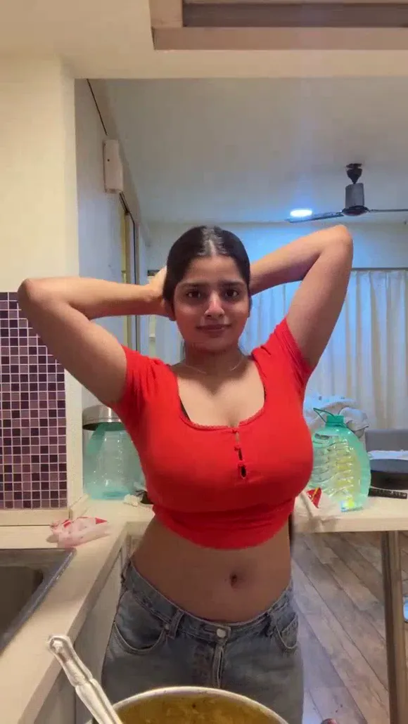 Yourstrulyanushkaa Red Crop Top Pose OnlyFans Video Leaked