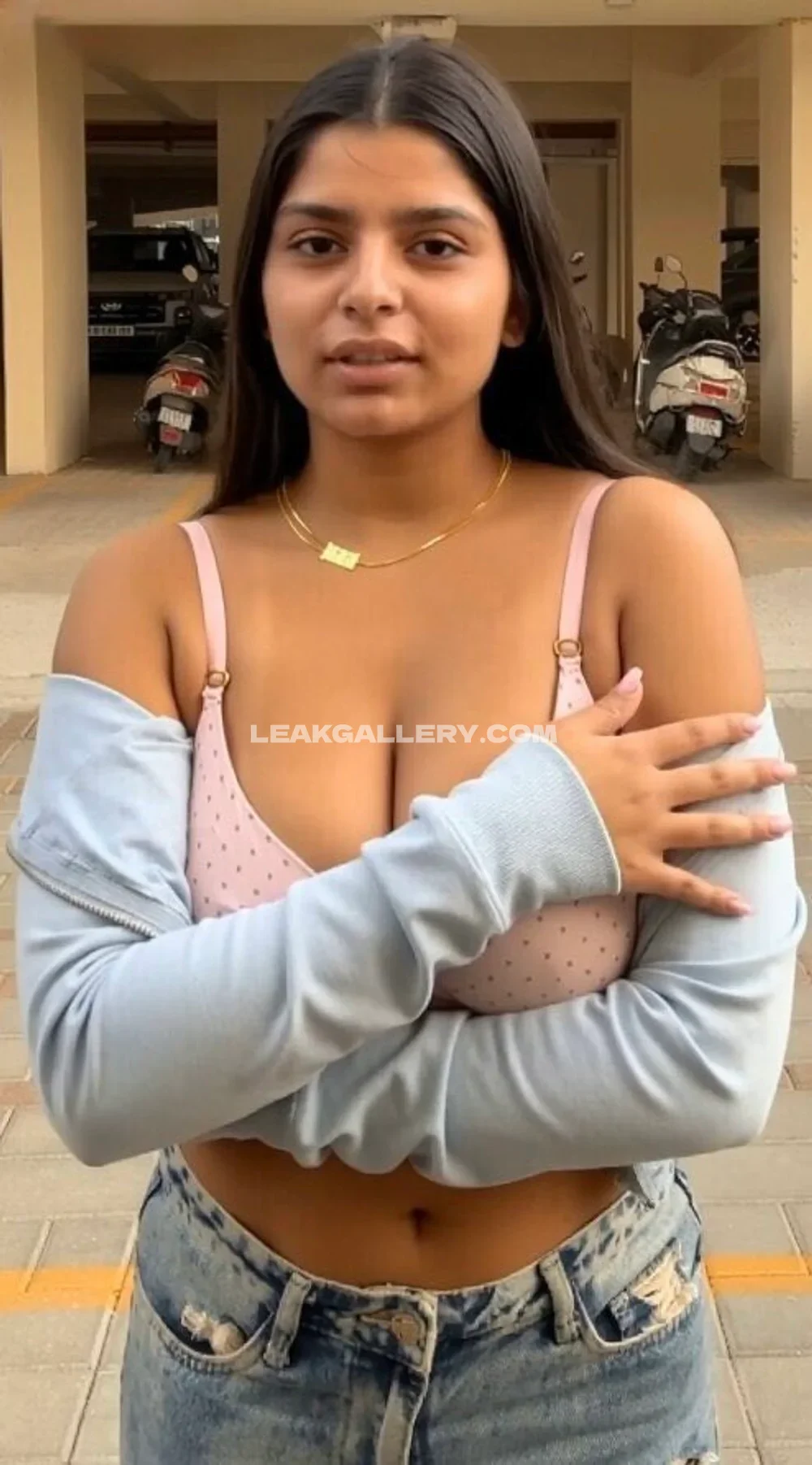 Yourstrulyanushkaa Pink Bra With Denim Jacket OnlyFans Photo Leaked