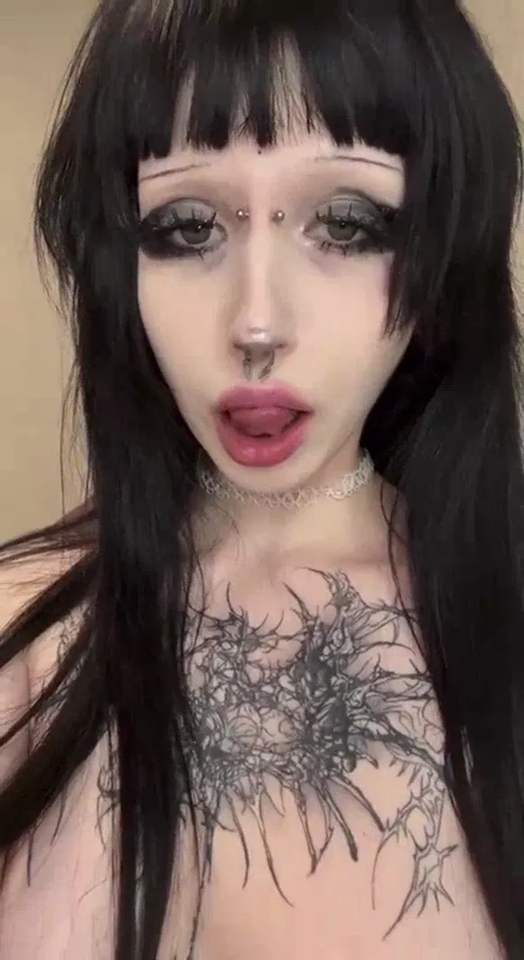 Yui_xo Naked Chest With Tattoo OnlyFans Video Leaked