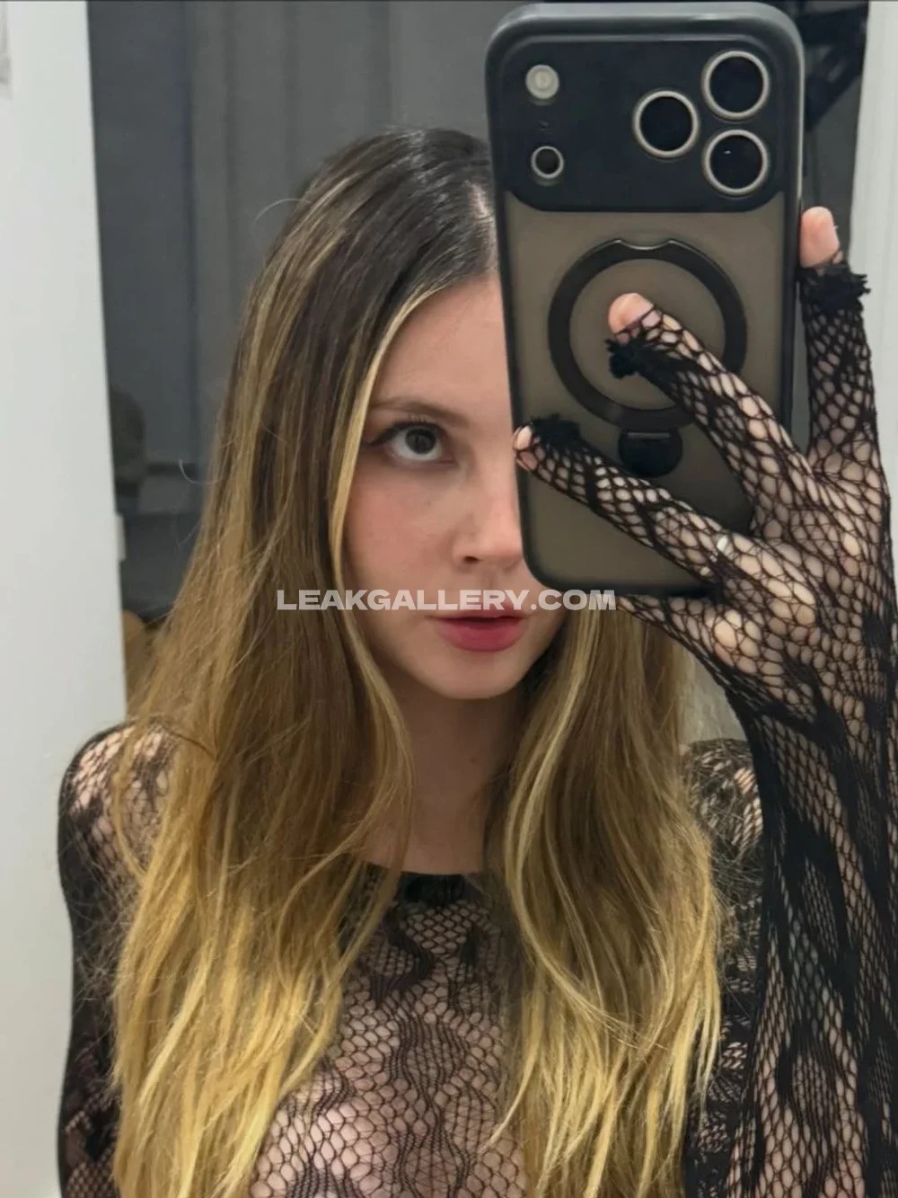 Yuslopez Fishnet Bodysuit Mirror Selfie OnlyFans Photo Leaked