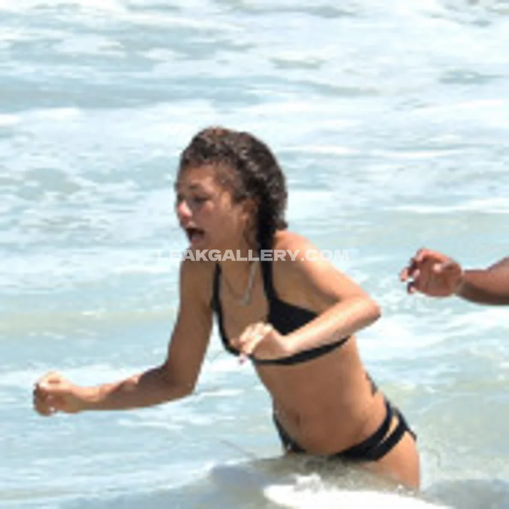 Zendaya Bikini Beach Play OnlyFans Photo Leaked