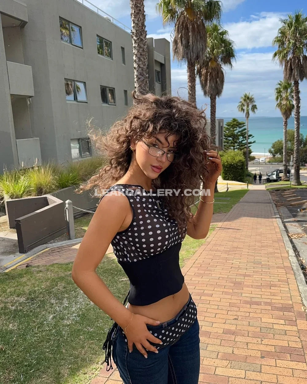 Zoegara Polka Dot Crop Top Pose OnlyFans Photo Leaked