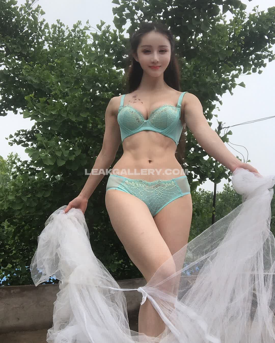 Yuanherong Exclusive Leaked Nude OnlyFans #4195640