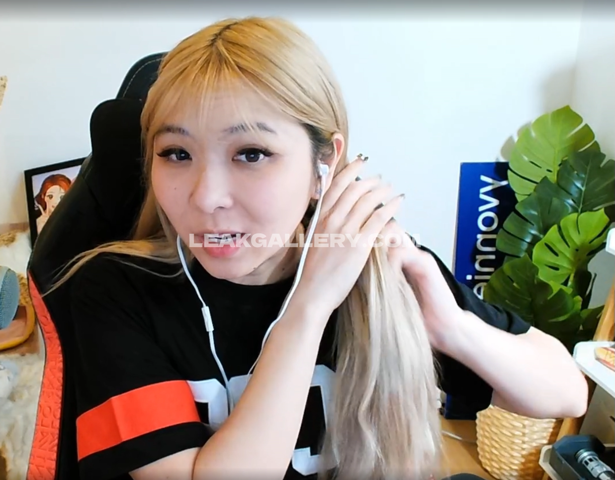 Yvonnieng Exclusive Leaked Nude OnlyFans #7778506