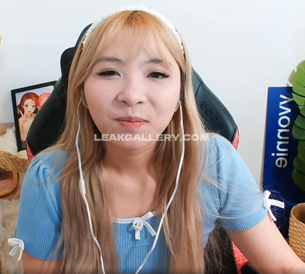 Yvonnieng Exclusive Leaked Nude OnlyFans #7777757