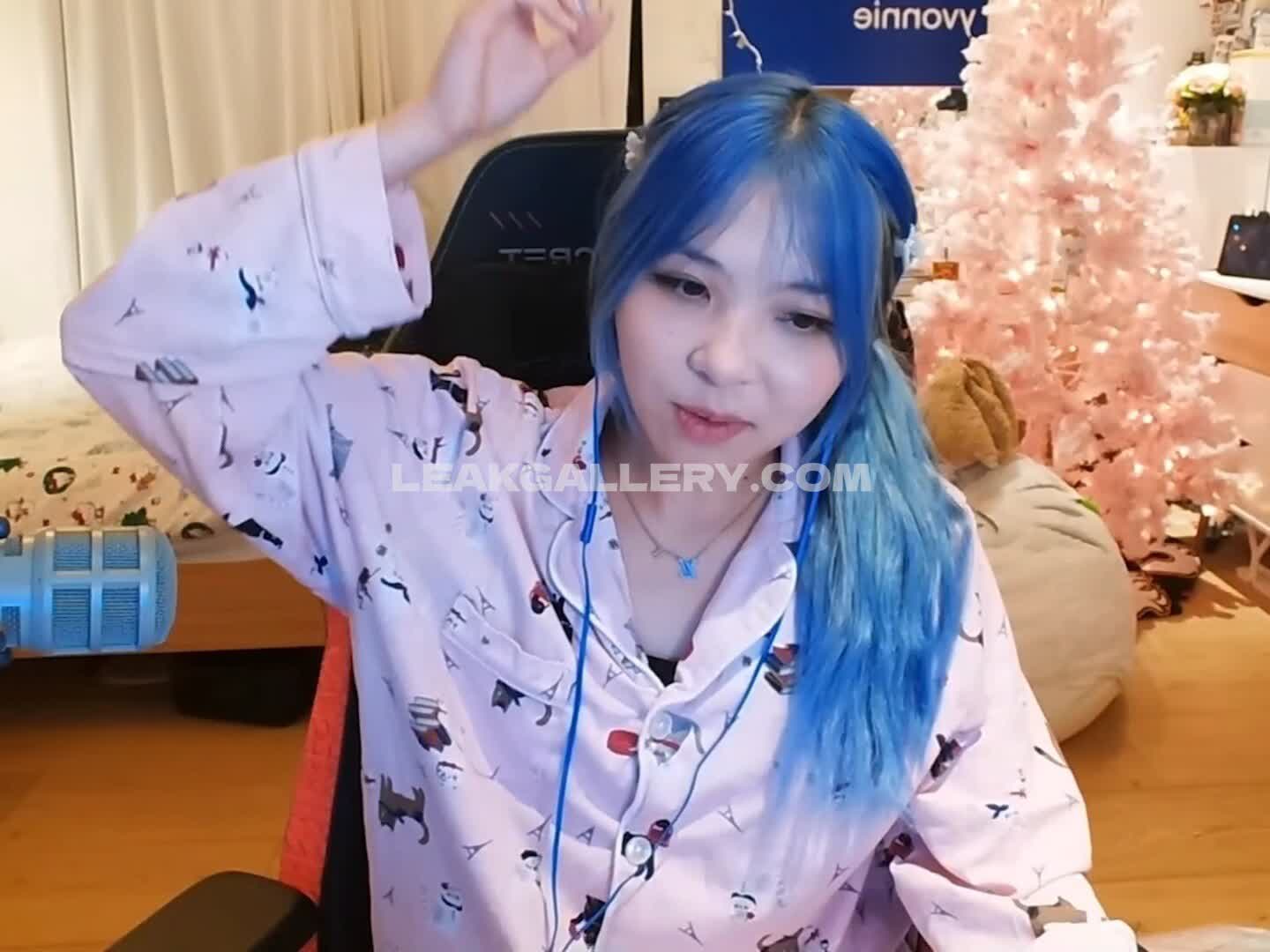 Yvonnieng Exclusive Leaked Nude OnlyFans #7778758