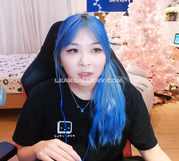 Yvonnieng Exclusive Leaked Nude OnlyFans #7778464