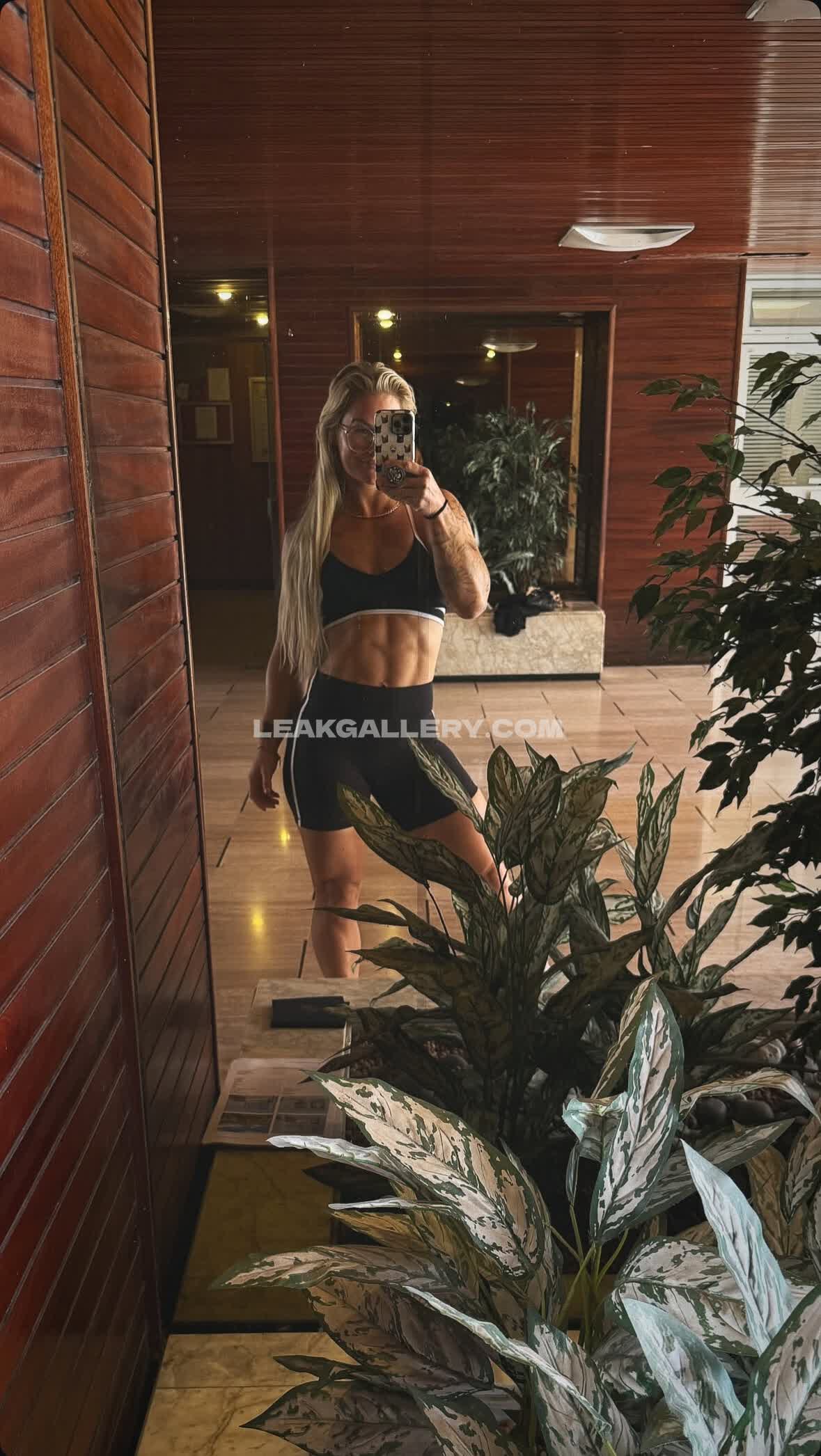 _dellespeegle_ / dellespeegle Exclusive Leaked Nude OnlyFans #9384484