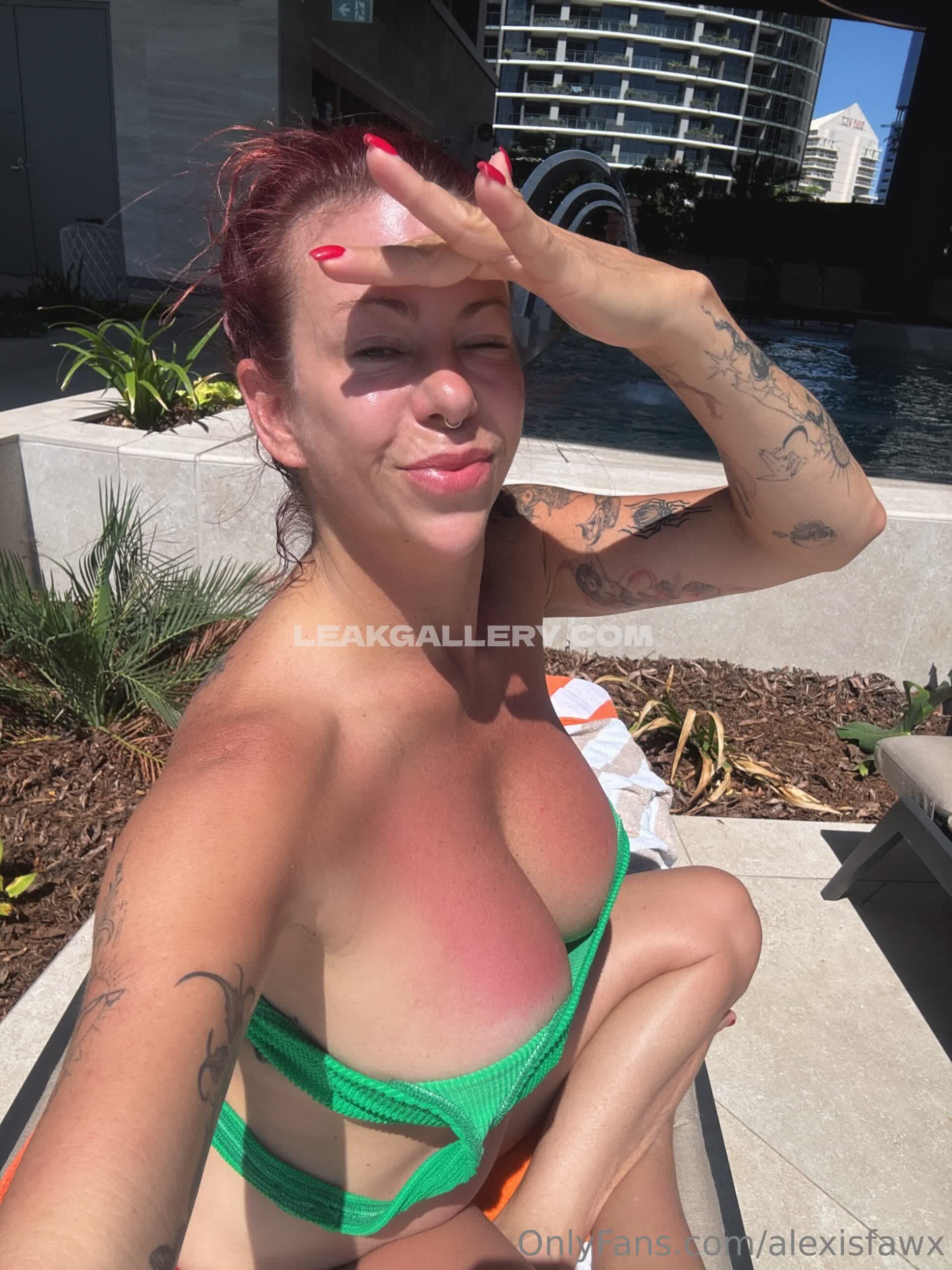 Alexisfawx Exclusive Leaked Nude OnlyFans #9756349