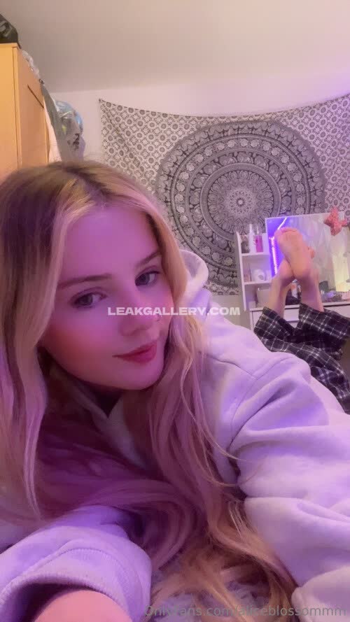 Aliceblossommm Exclusive Leaked Nude OnlyFans #10910638