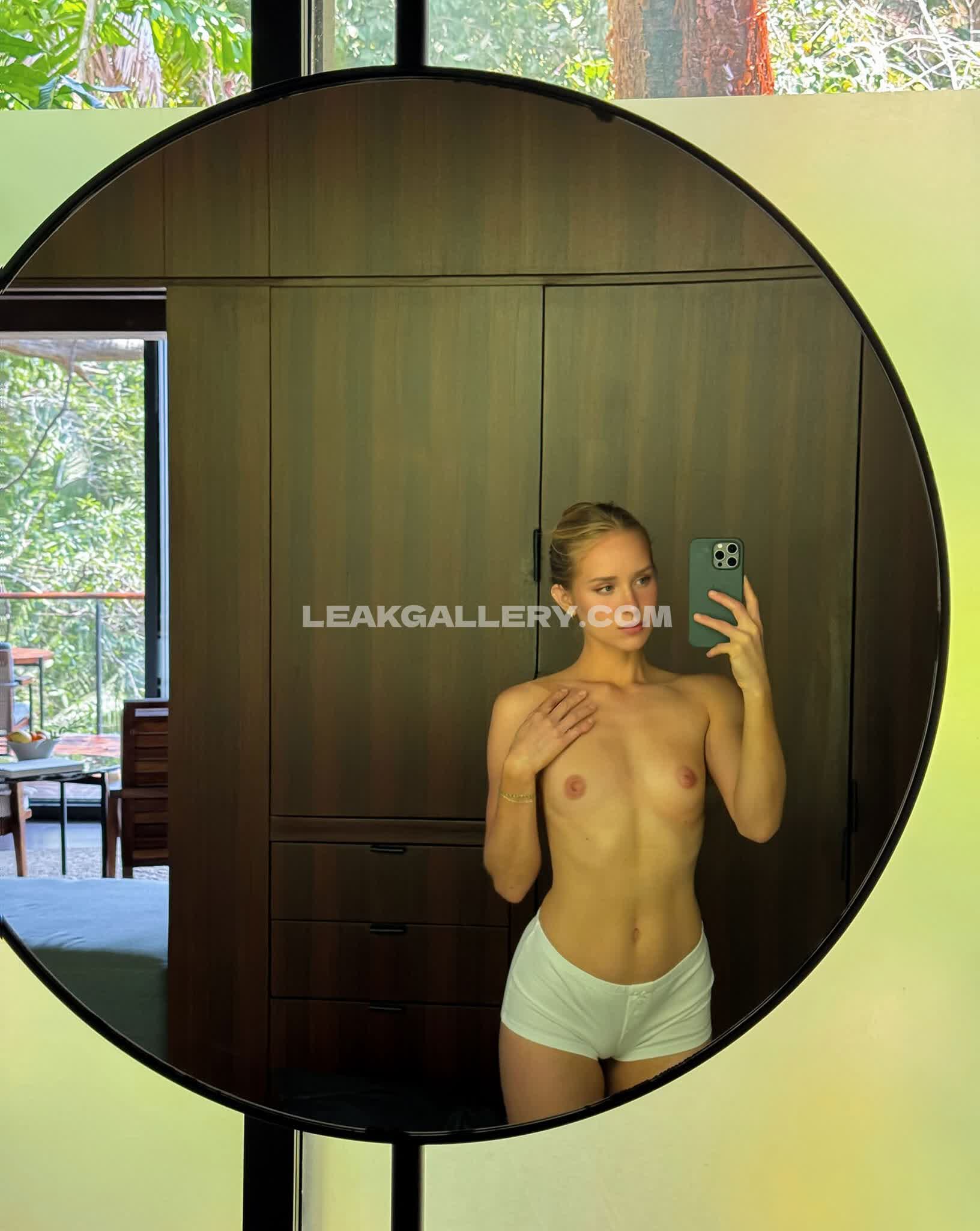Carolinezalog Exclusive Leaked Nude OnlyFans #10256471