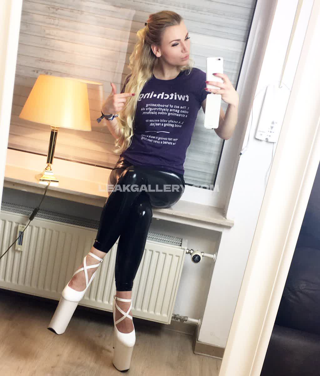 Ellahughes Exclusive Leaked Nude OnlyFans #9086256