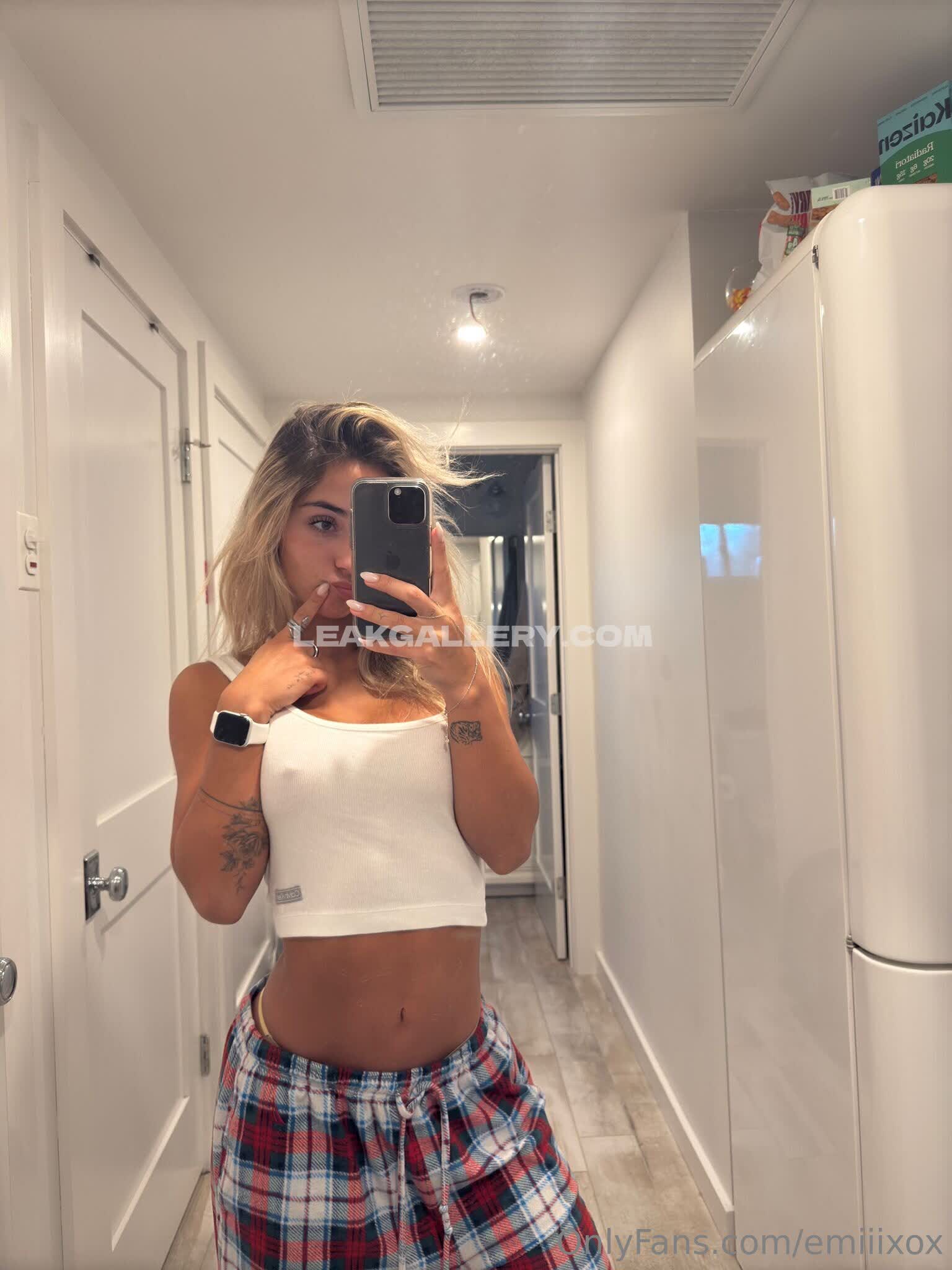 Emiiixox Exclusive Leaked Nude OnlyFans #9391777