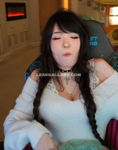 Emiru Exclusieve gelekte naaktcontent van OnlyFans #10551690