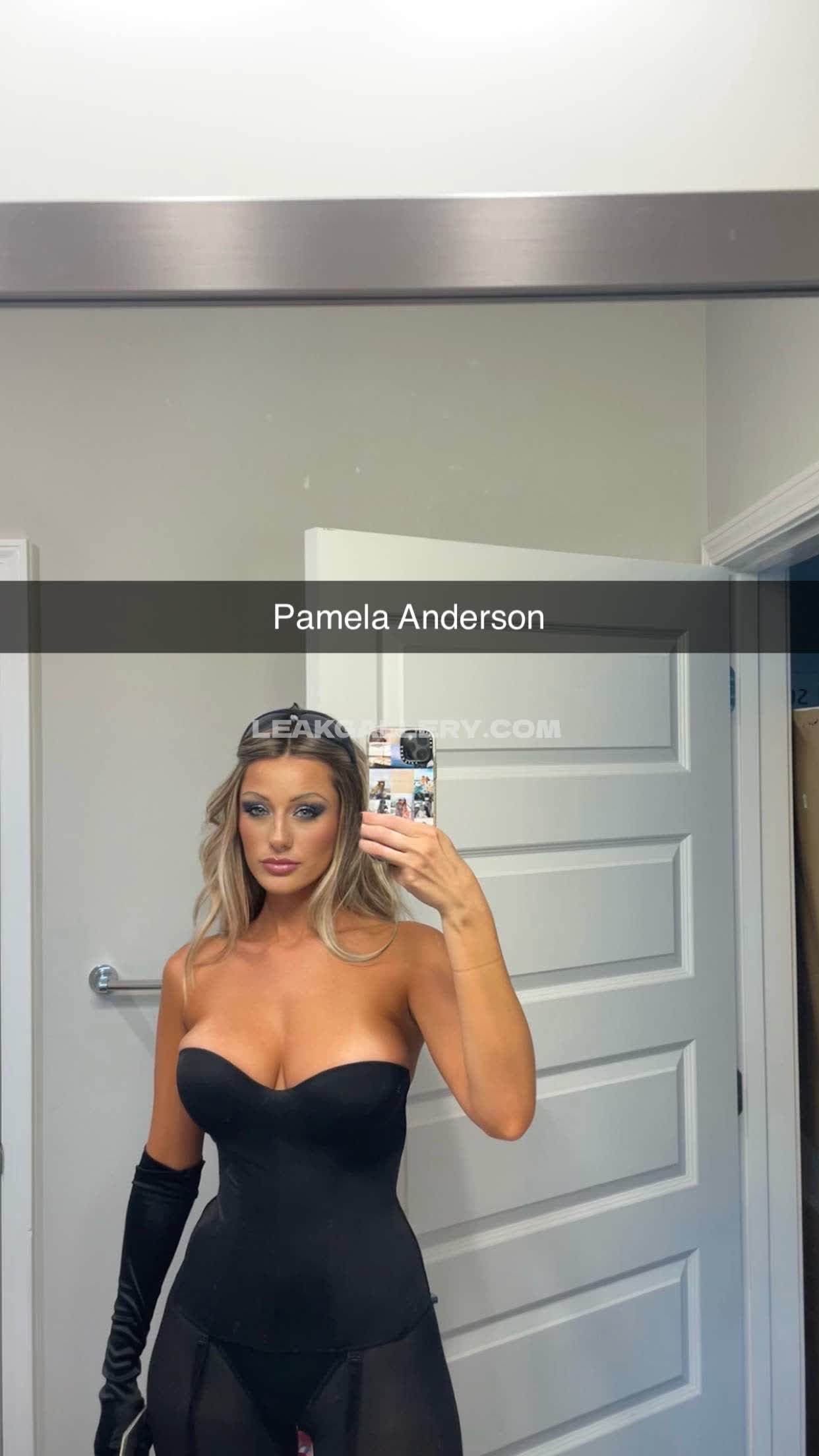 Hadelinemope Exclusive Leaked Nude OnlyFans #9261092