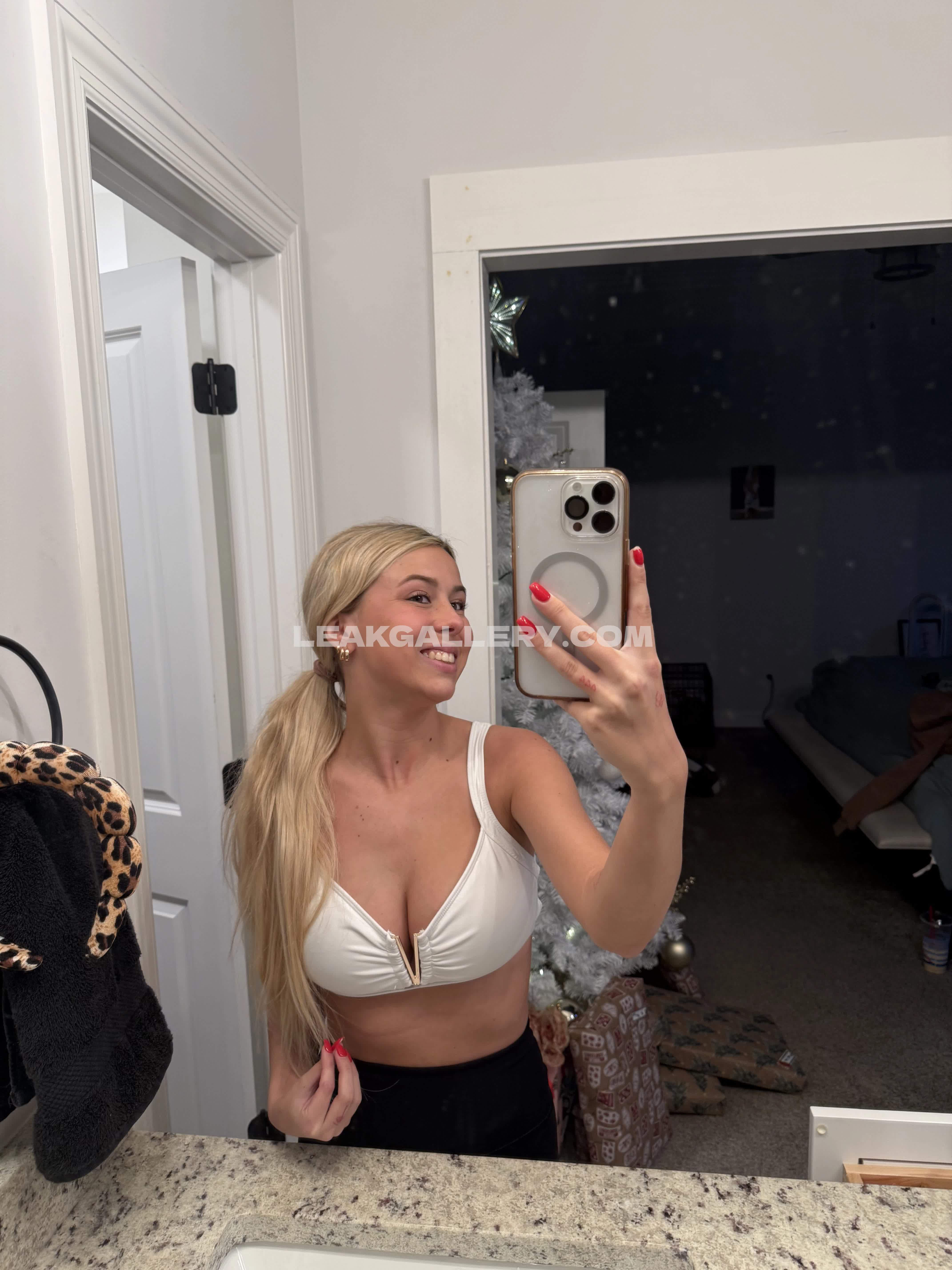 Halieywelch Exclusive Leaked Nude OnlyFans #9411296