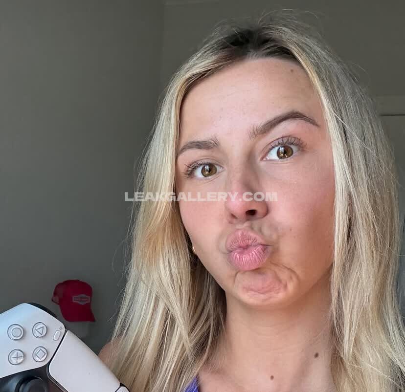 Halieywelch Exclusive Leaked Nude OnlyFans #9411121