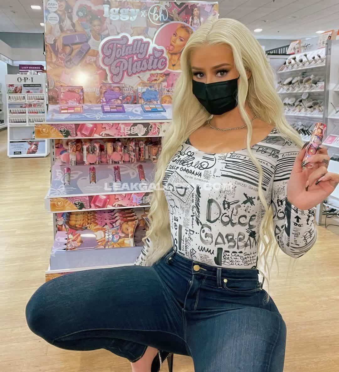 Iggyazalea Exclusive Leaked Nude OnlyFans #10541224