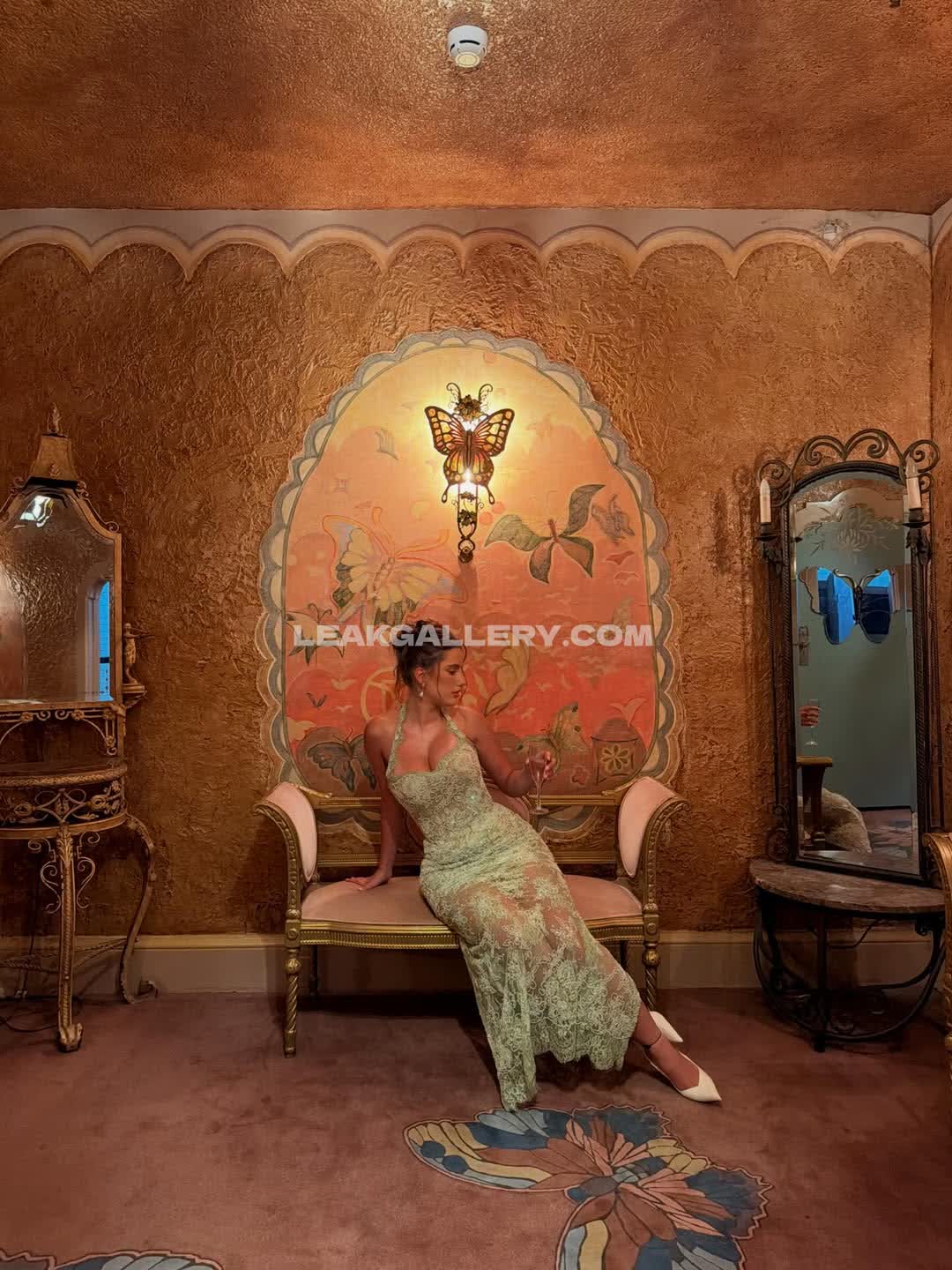 Lauramjj_ Exclusive Leaked Nude OnlyFans #10072156