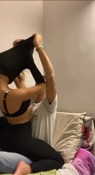 laurasommaruga video thumbnail