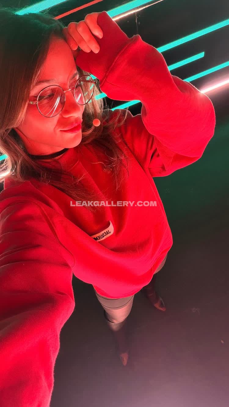 Laurebv Exclusive Leaked Nude OnlyFans #9922684