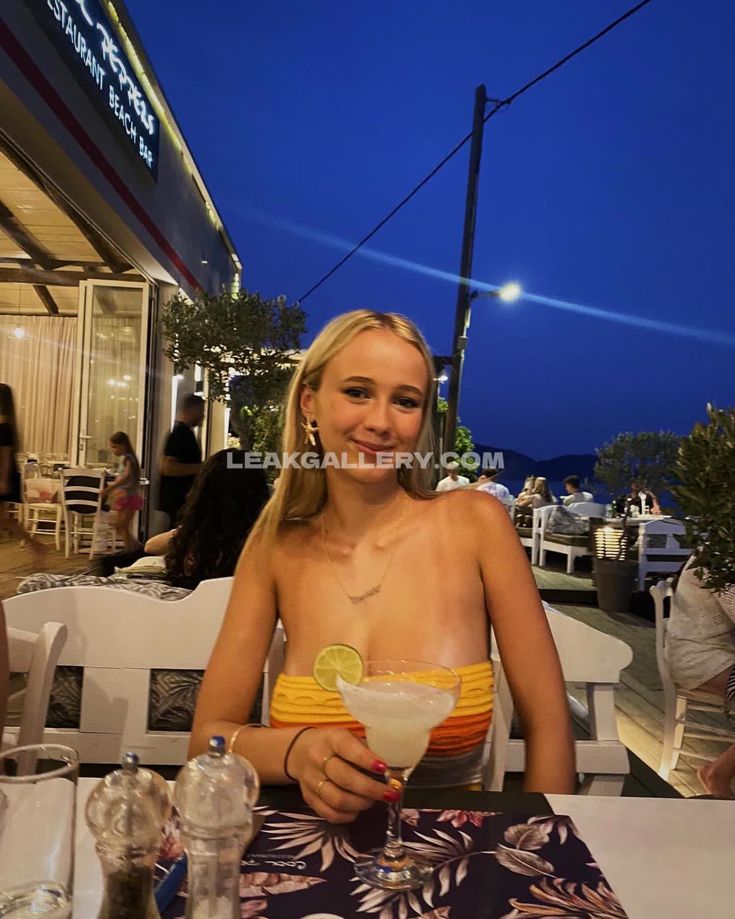 Lizzie_quinn4 Exclusive Leaked Nude OnlyFans #9493283