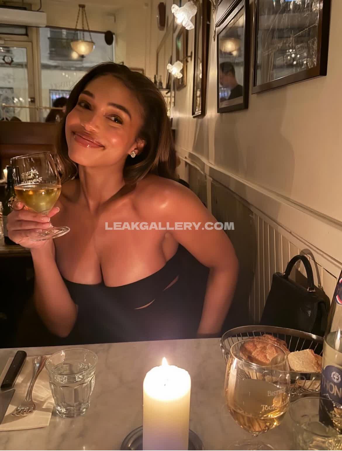 Loriharvey OnlyFans Nudi in Esclusiva Trapela #9888720