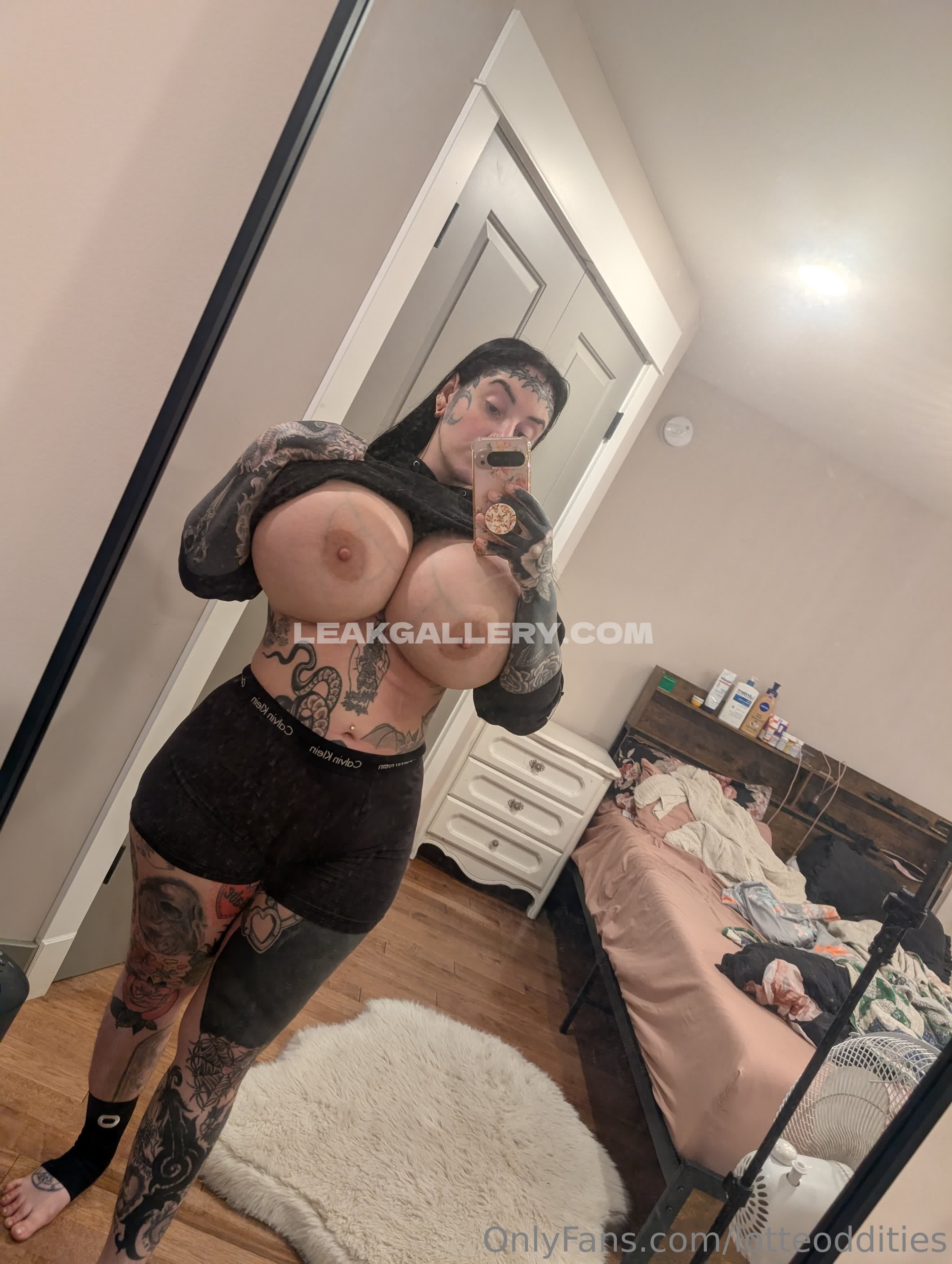 Lotteodditiesfree / lotteoddities Exclusive Leaked Nude OnlyFans #9790630